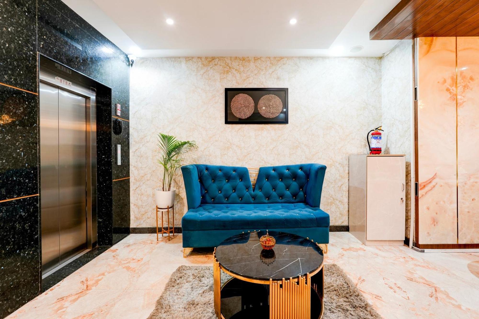 Super Townhouse Oak Aecs Formerly Bangalore Times Buitenkant foto