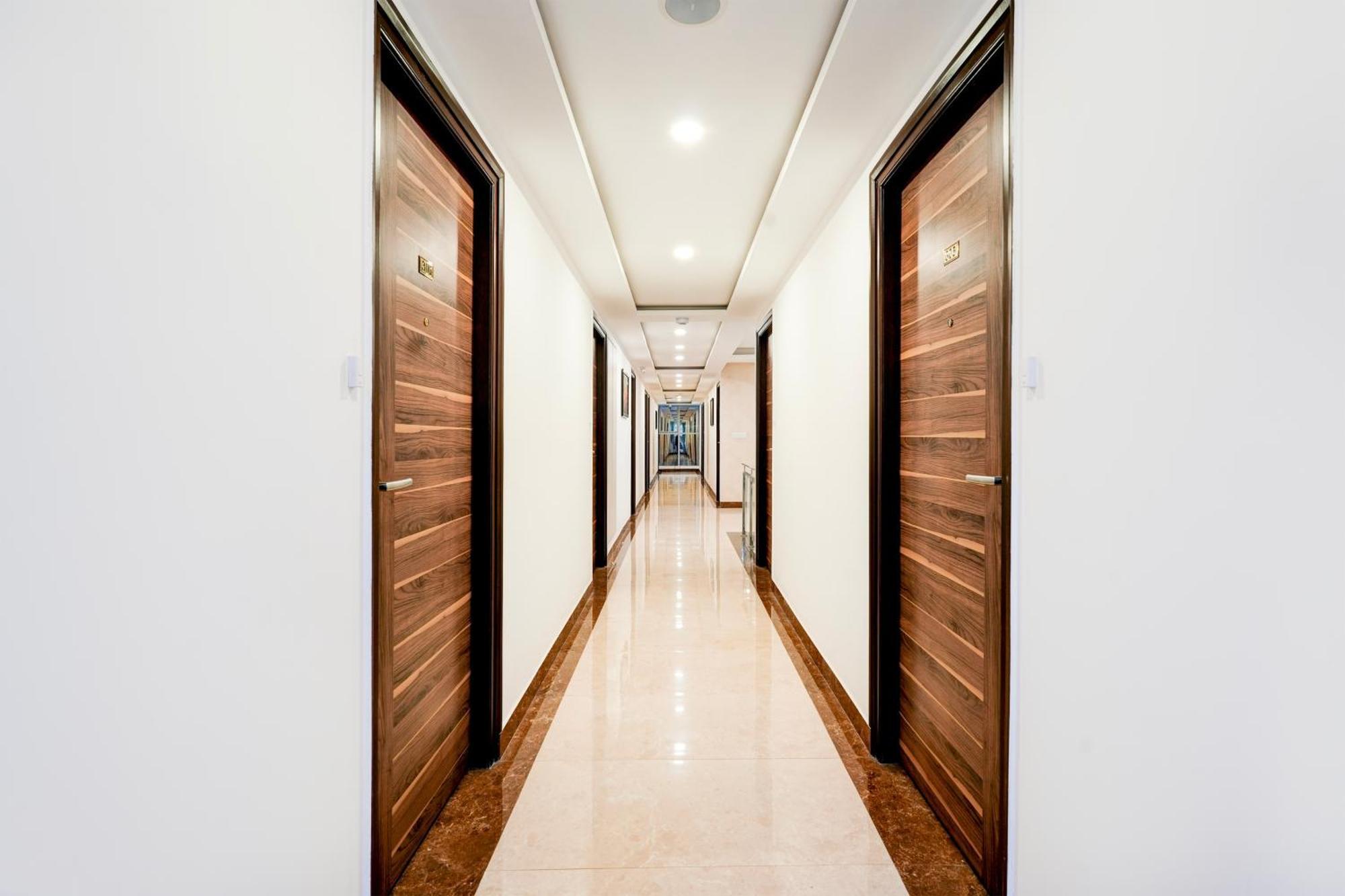 Super Townhouse Oak Aecs Formerly Bangalore Times Buitenkant foto