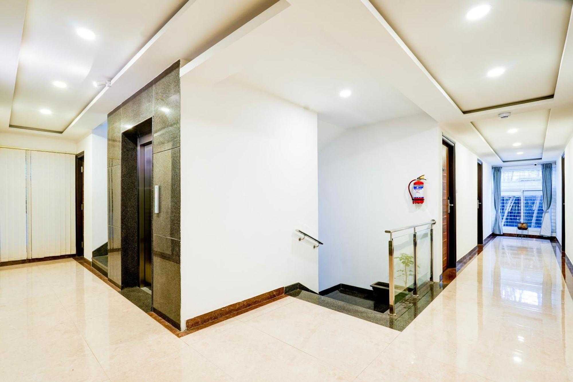 Super Townhouse Oak Aecs Formerly Bangalore Times Buitenkant foto