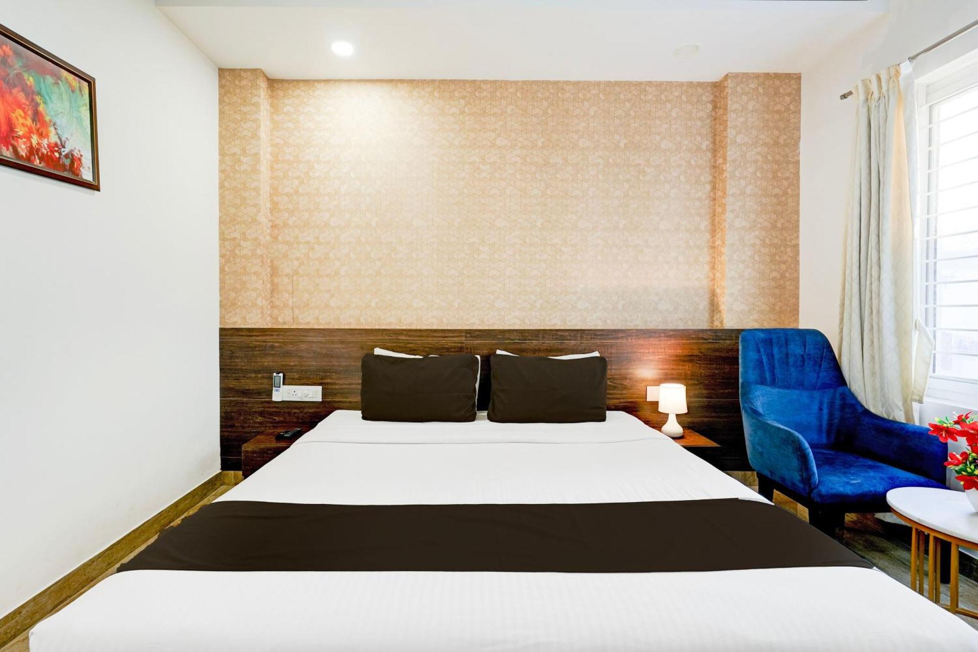 Super Townhouse Oak Aecs Formerly Bangalore Times Buitenkant foto