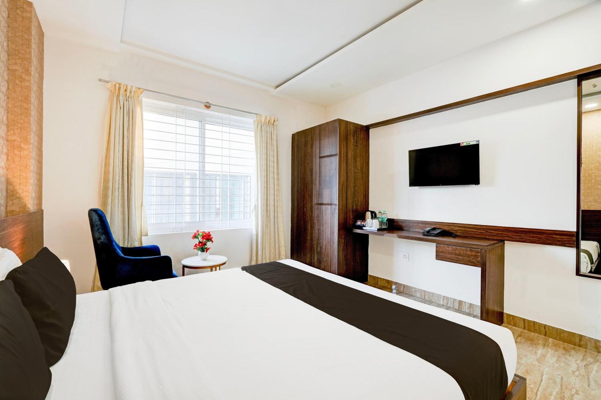 Super Townhouse Oak Aecs Formerly Bangalore Times Buitenkant foto