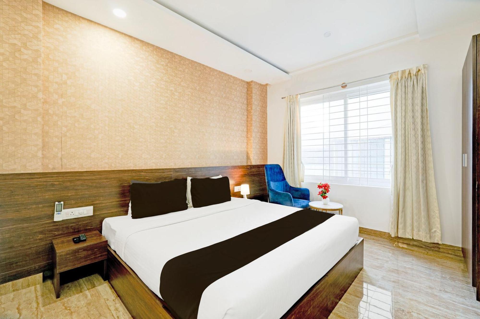 Super Townhouse Oak Aecs Formerly Bangalore Times Buitenkant foto